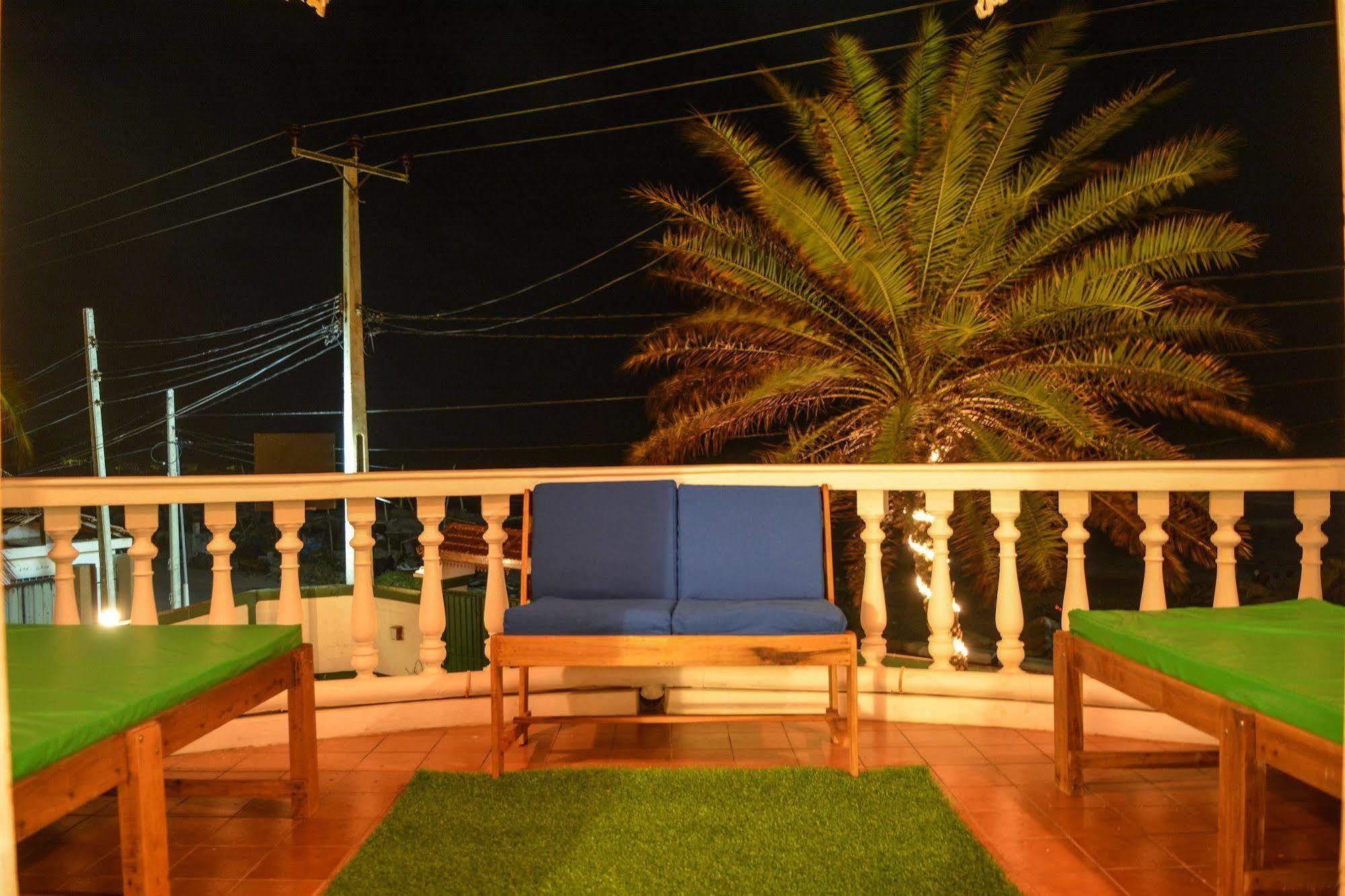 Explore Hostels Negombo Kochchikade Exterior photo