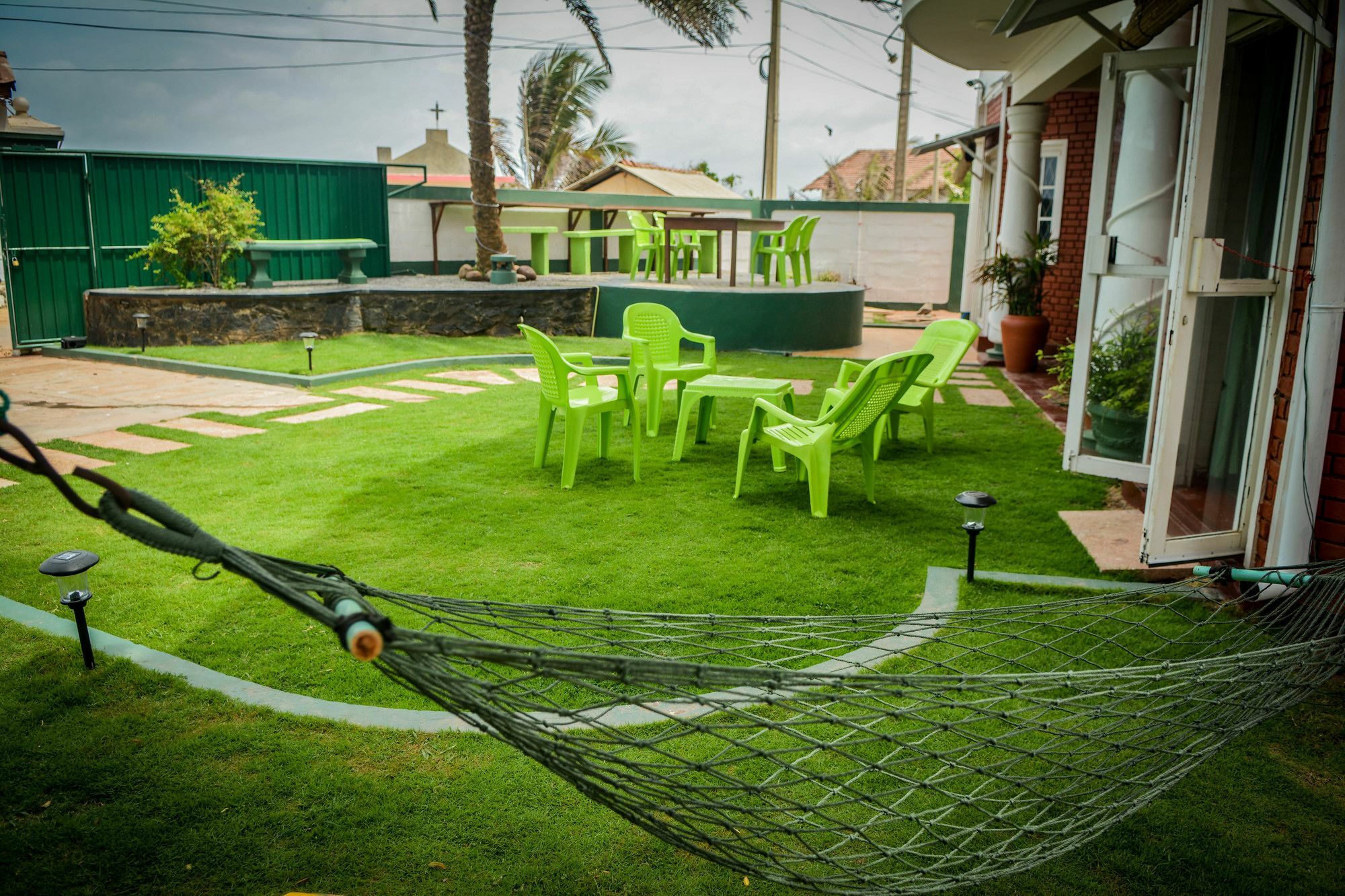 Explore Hostels Negombo Kochchikade Exterior photo
