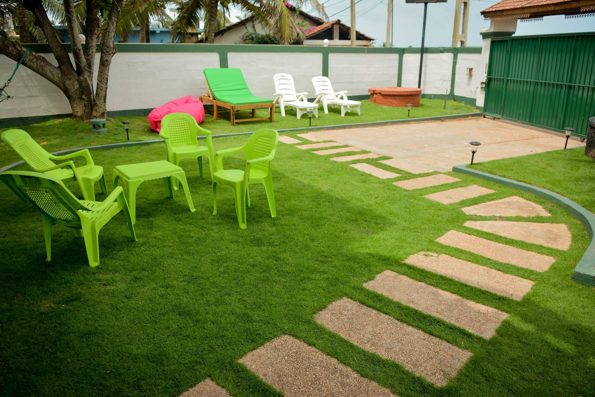 Explore Hostels Negombo Kochchikade Exterior photo